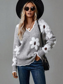THEA | ELEGANCKI SWETER W KWIATY Z DEKOLTEM W SEREK
