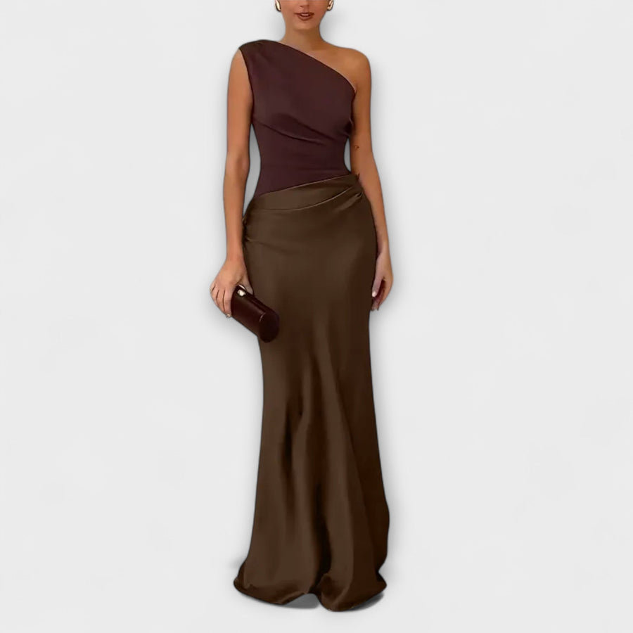 Elegancka plisowana sukienka maxi na jedno ramię