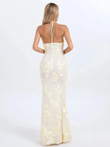 Haftowana sukienka maxi z dekoltem halter w kwiaty