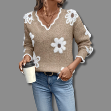 THEA | ELEGANCKI SWETER W KWIATY Z DEKOLTEM W SEREK