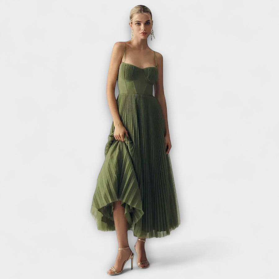 Lucrezia – Elegancka Sukienka z Urokiem