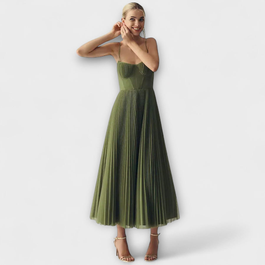Lucrezia – Elegancka Sukienka z Urokiem