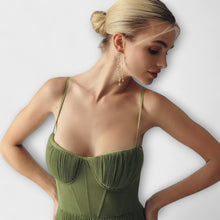 Lucrezia – Elegancka Sukienka z Urokiem