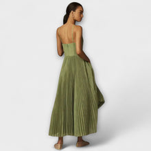 Lucrezia – Elegancka Sukienka z Urokiem