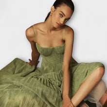 Lucrezia – Elegancka Sukienka z Urokiem
