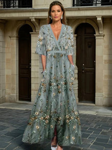 Hazel - elegancka sukienka boho z dekoltem w serek i paskiem
